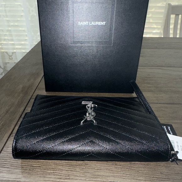 NWT Yves Saint Laurent Cassandra Monogram Matelasse Quilted Leather Clutch Black - Picture 5 of 7